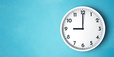 analog clock displaying 9 o'clock